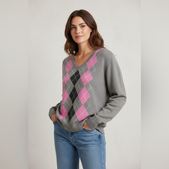 Izod Gray Sweater with Pink Argyle Design - Picture 2 of 8
